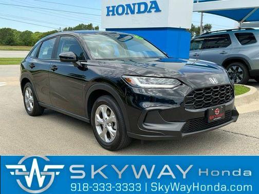 Crystal Black Pearl 2025 Honda HR-V LX