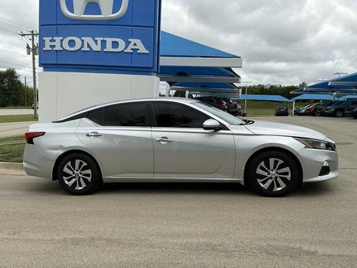 2022 Nissan Altima S FWD