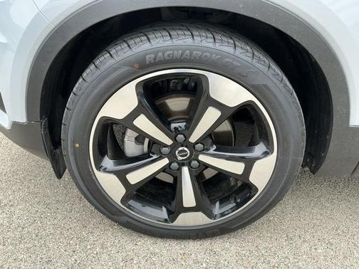 2022 Volvo XC40 T5 Momentum