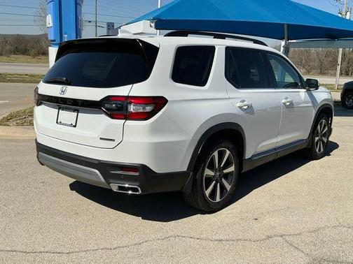 2025 Honda Pilot Touring 8-Passenger