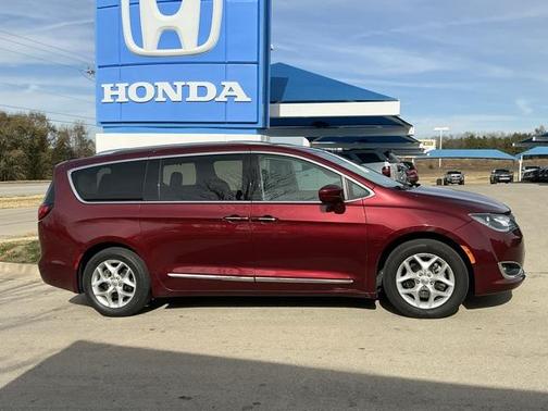 2018 Chrysler Pacifica Touring-L Plus