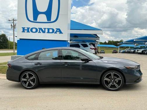 Meteorite Gray Metallic 2026 Honda Accord SE