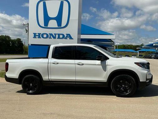 Platinum White Pearl 2022 Honda Ridgeline Black