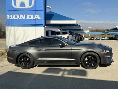 2020 Ford Mustang EcoBoost