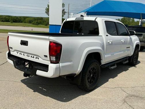 White 2022 Toyota Tacoma SR5