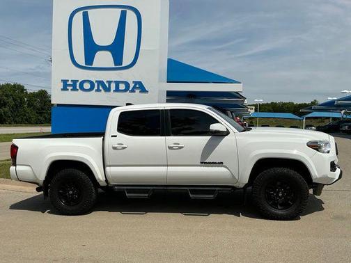 White 2022 Toyota Tacoma SR5