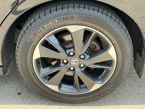 Crystal Black Pearl 2024 Honda Odyssey Elite