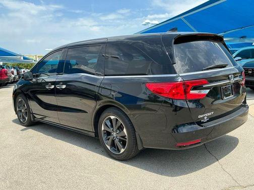 Crystal Black Pearl 2024 Honda Odyssey Elite