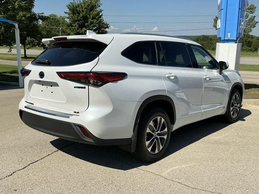 2022 Toyota Highlander Hybrid XLE