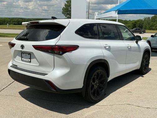 Wind Chill Pearl 2022 Toyota Highlander L