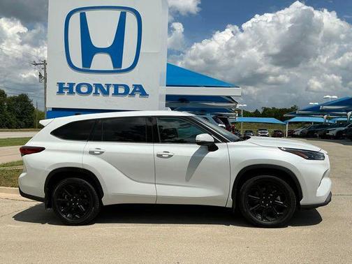 Wind Chill Pearl 2022 Toyota Highlander L
