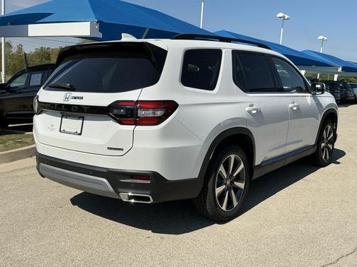 2025 Honda Pilot Touring 8-Passenger