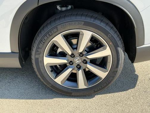 2025 Honda Pilot Touring 8-Passenger