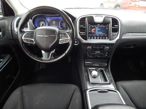 2019 Chrysler 300 Touring