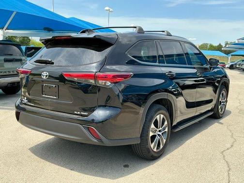 Midnight Black Metallic 2020 Toyota Highlander XLE