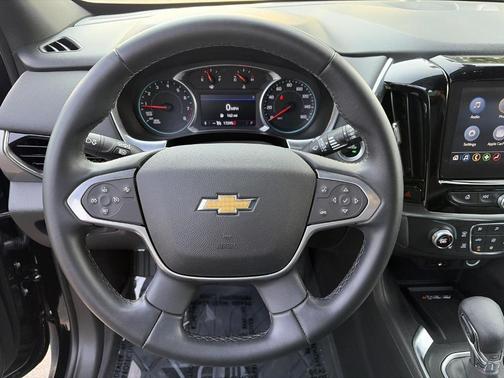 Mosaic Black Metallic 2023 Chevrolet Traverse LT Cloth