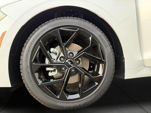 Snow White Pearl 2026 Kia K5 GT-Line