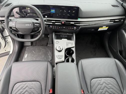 Snow White Pearl 2027 Kia Sportage Hybrid X-LINE