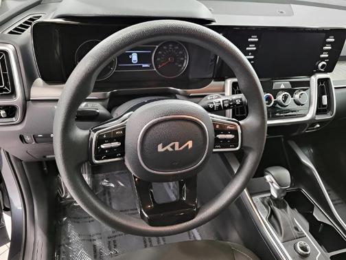 2022 Kia Sorento LX
