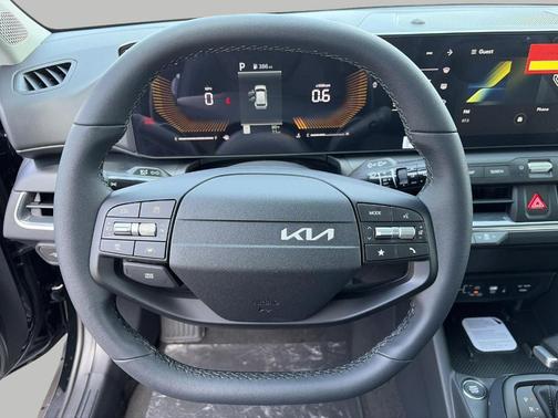 Aurora Black Pearl 2026 Kia K4 EX
