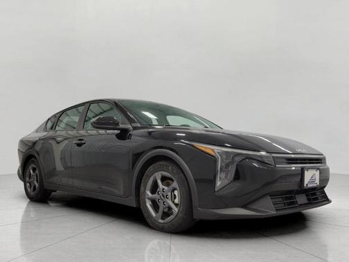 Aurora Black Pearl 2025 Kia K4