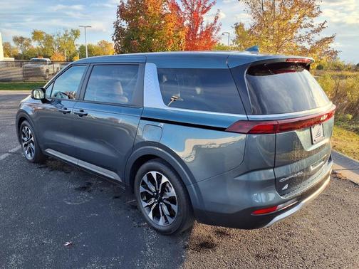 2022 Kia Carnival EX