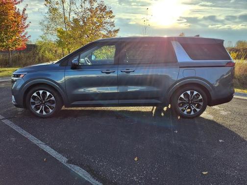 2022 Kia Carnival EX