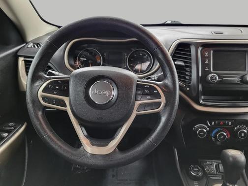 2017 Jeep Cherokee Sport