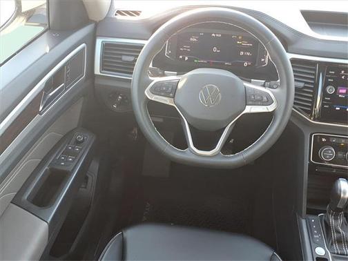 2023 Volkswagen Atlas 3.6L SE w/Technology