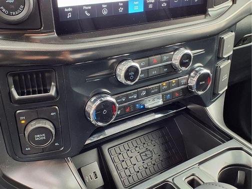 Agate Black Metallic 2026 Ford F-150 Lariat