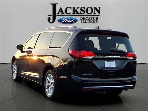 2017 Chrysler Pacifica Touring-L Plus