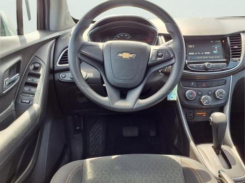 Silver Ice Metallic 2017 Chevrolet Trax LS