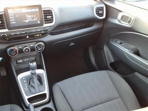 2022 Hyundai VENUE SE