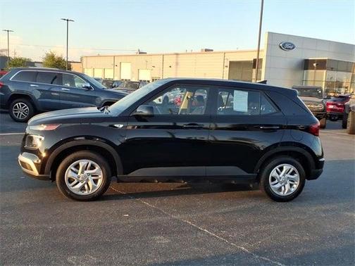 2022 Hyundai VENUE SE