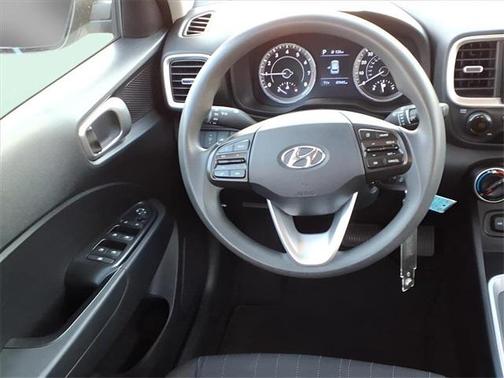 2022 Hyundai VENUE SE