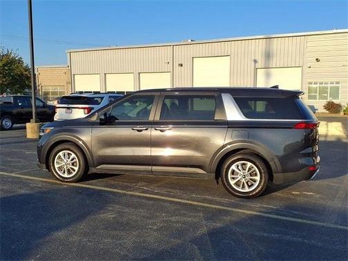2023 Kia Carnival LX