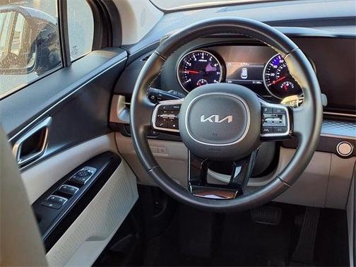 2023 Kia Carnival LX
