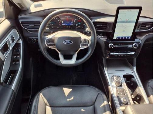 White Metallic 2023 Ford Explorer Limited