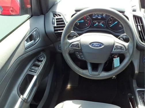 Ruby Red Metallic 2017 Ford Escape SE