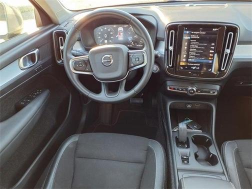 2020 Volvo XC40 T5 Momentum