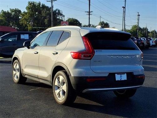 2020 Volvo XC40 T5 Momentum