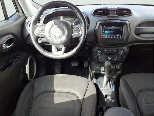 Alpine White 2018 Jeep Renegade Latitude