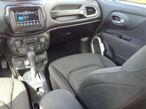 Alpine White 2018 Jeep Renegade Latitude