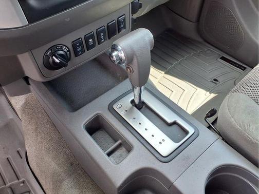 Glacier White 2016 Nissan Frontier SV