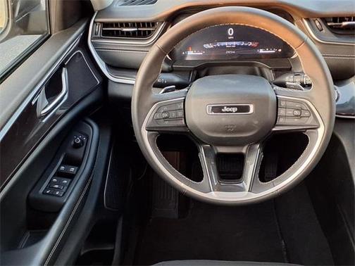 2022 Jeep Grand Cherokee L Laredo