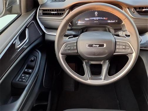 2022 Jeep Grand Cherokee L Laredo