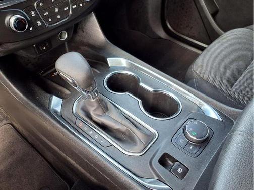 Black Cherry Metallic 2023 Chevrolet Traverse LT Cloth