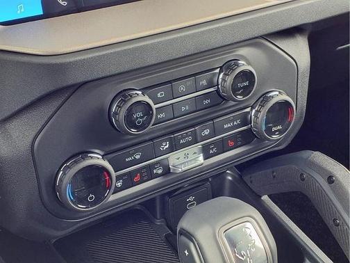 Oxford White 2026 Ford Bronco Outer Banks