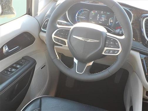 2023 Chrysler Pacifica Hybrid Limited