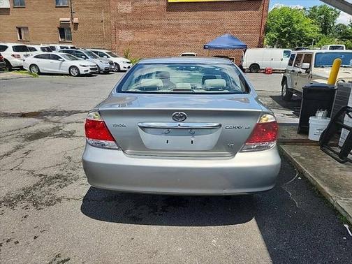 2004 Toyota Camry LE V6